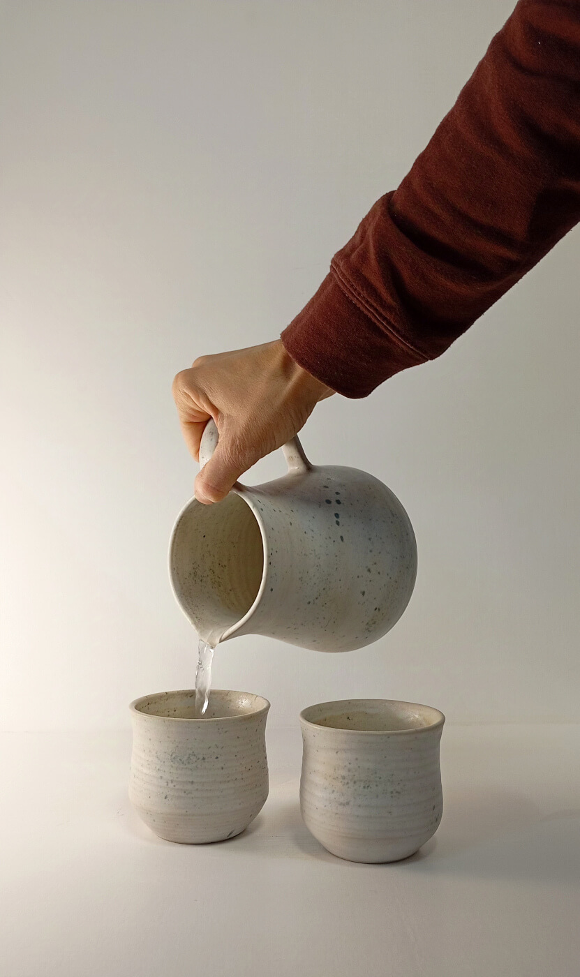 Set jarra y vasos blanco moteado - Imagen 2