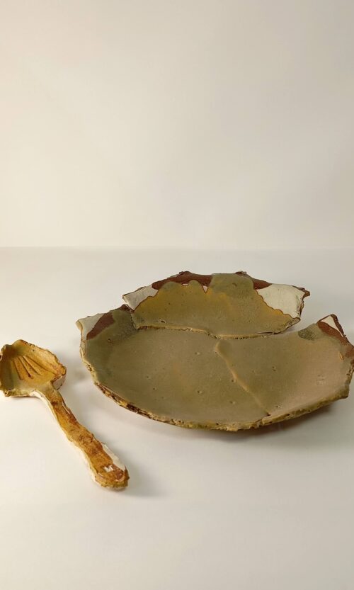 Ceci n`est ni une assiette ni un couvert